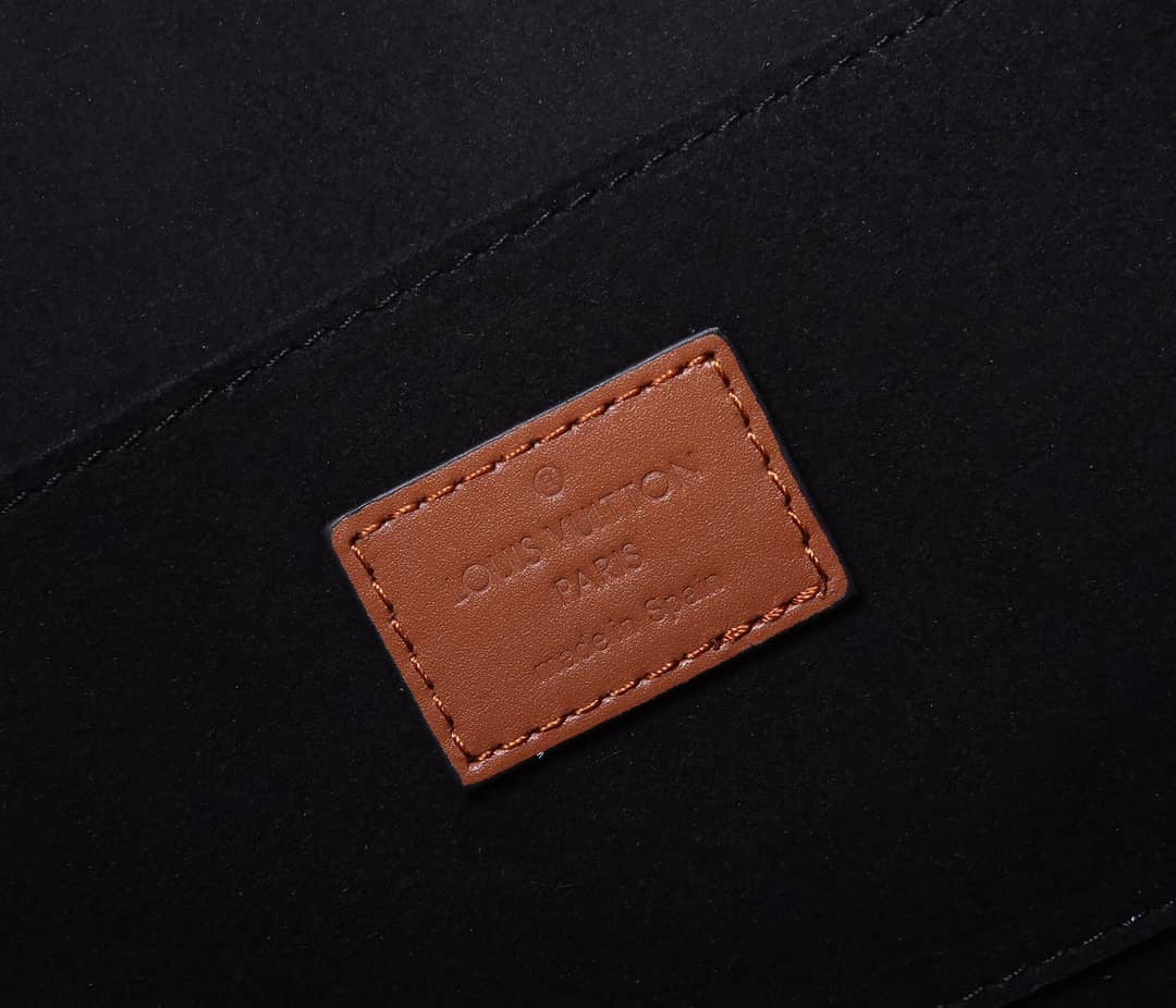 L0vis Vvtt0n Monogram MM Reverse Dauphine Shoulder Bag Replica M44391