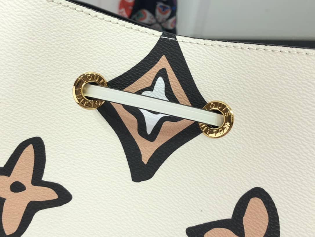L0vis Vvtt0n NéoNoé MM Replica Bucket Bag M45822