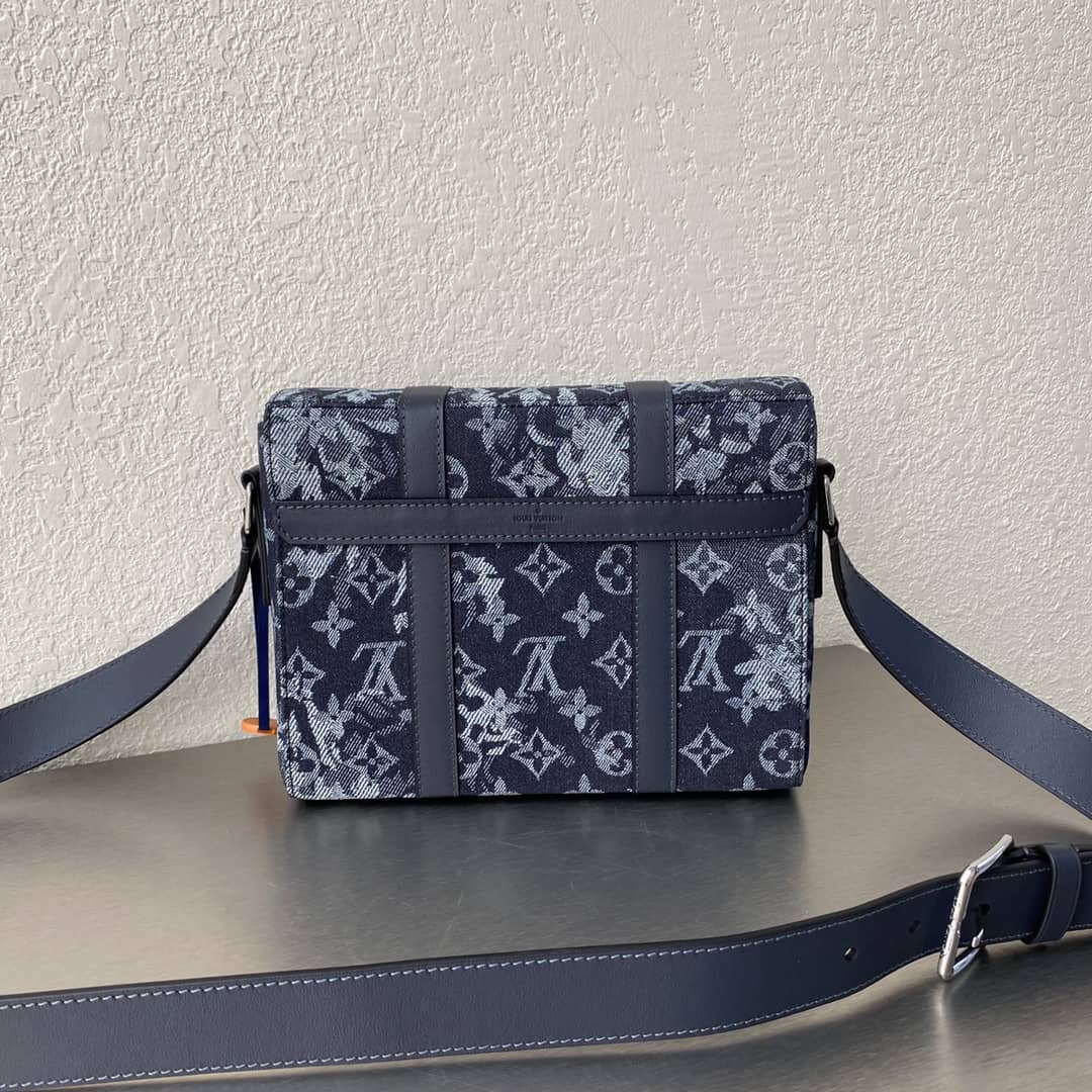 L0vis Vvtt0n Trunk Monogram Messenger Bag Replica Blue M57282