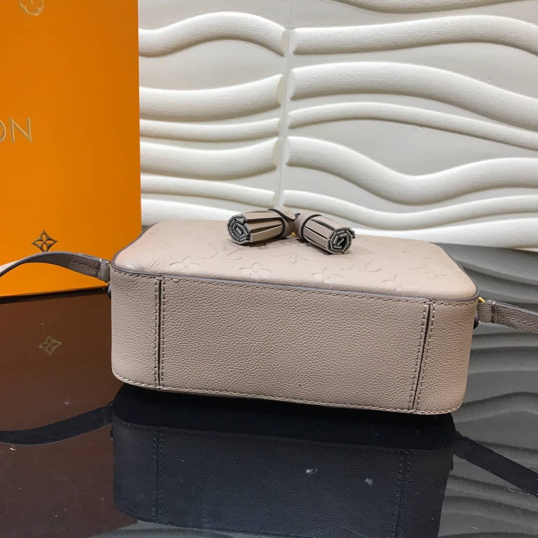 L0vis Vvtt0n Monogram Empreinte Saintonge Replica Bag Gray M44606