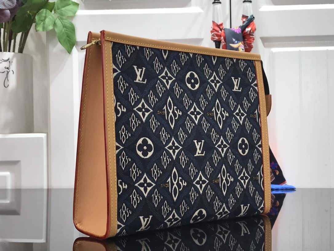 L0vis Vvtt0n Since 1854 Poche Toilette Bag Replica M80306