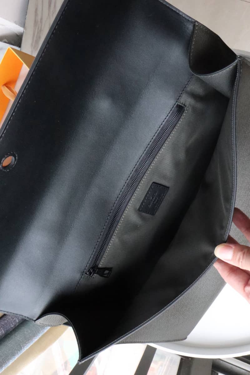 L0vis Vvtt0n Robusto Briefcase Monogram Canvas Taiga Leather Replica M30591