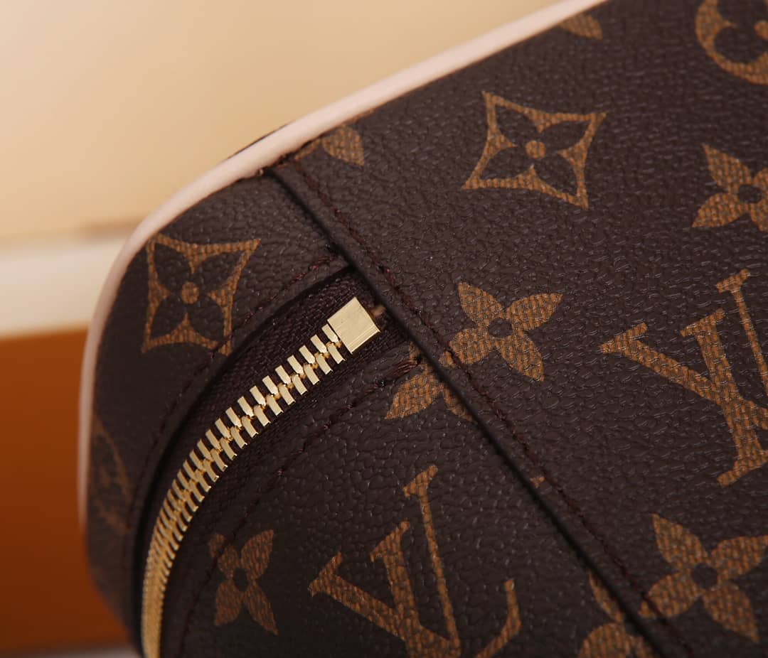 L0vis Vvtt0n Monogram Canvas Nice Mini Beauty Case Replica M44495
