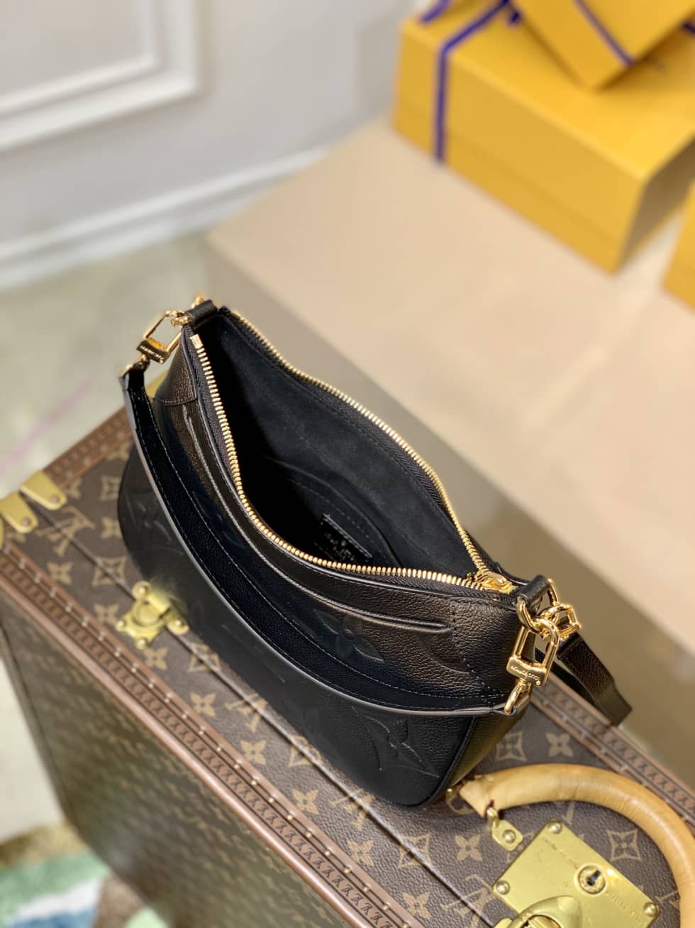 L0vis Vvtt0n Bagatelle Mini Black M46002 Replica Hobo