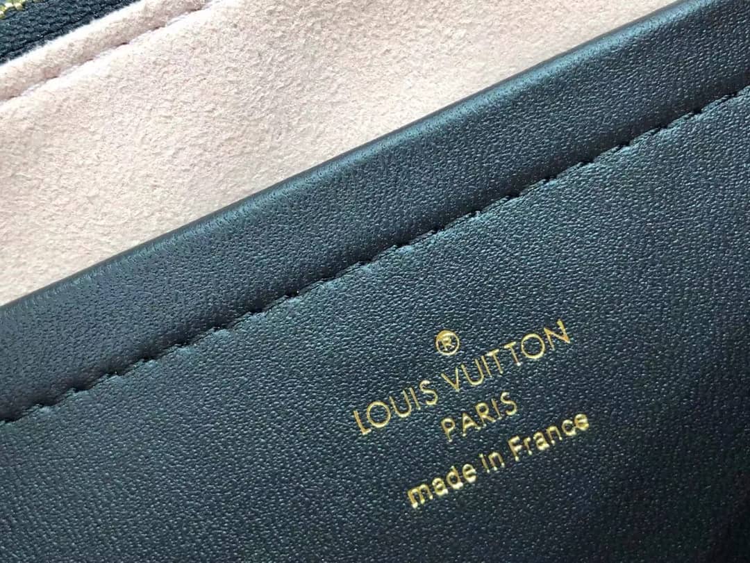 L0vis Vvtt0n Pochette Coussin Monogram Embossed Lambskin Chain Replica Bag Black