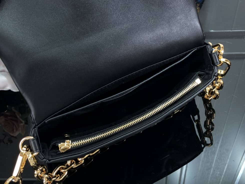 L0vis Vvtt0n Wallet On Strap Bubblegram Black M81399 Replica