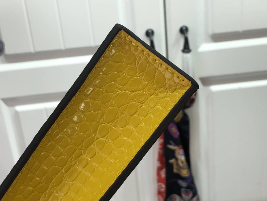 L0vis Vvtt0n Petit Sac Plat Flat Shoulder Bag Replica Yellow M80169