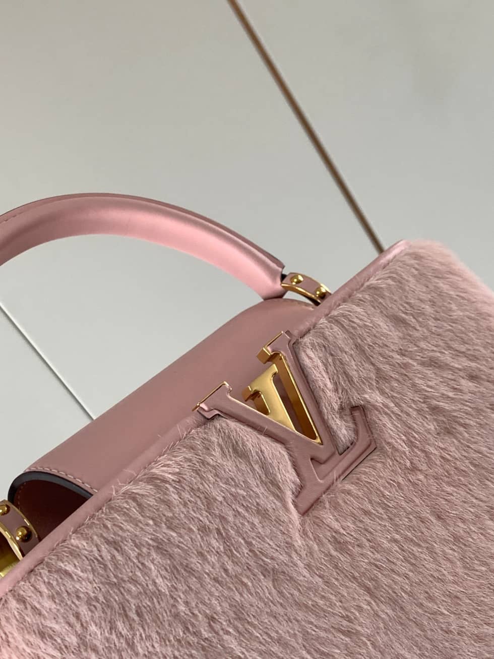 L0vis Vvtt0n Capucines MM 2way Hand Pink M42258 Replica Crossbody Bag