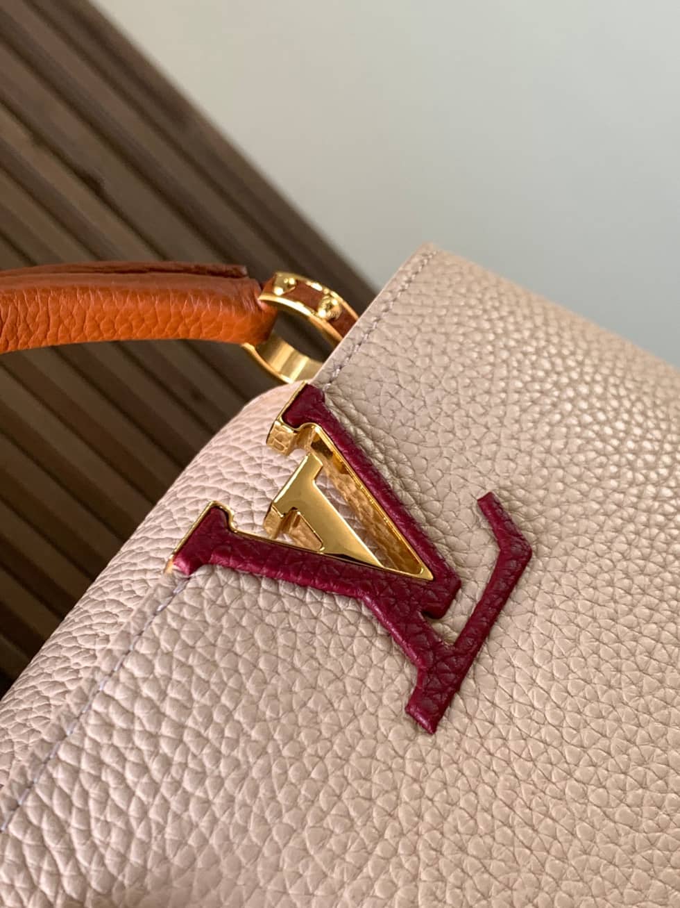 L0vis Vvtt0n Capucines Mini M59253 Replica Crossbody Bag