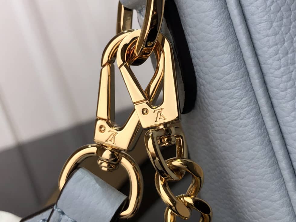 L0vis Vvtt0n Lockme Tender Blue M59984 Replica Crossbody Bag