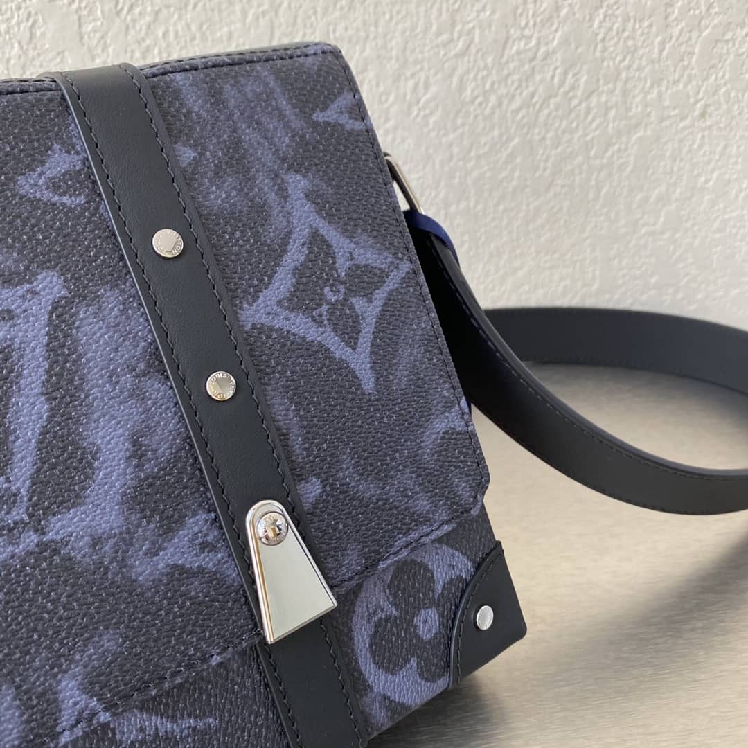 L0vis Vvtt0n Trunk Monogram Messenger Bag Replica Blue M57282