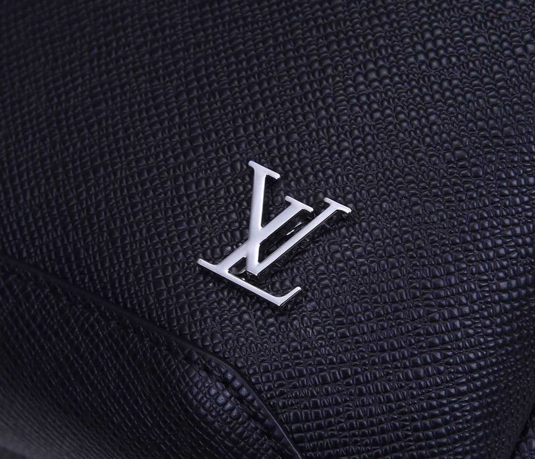 L0vis Vvtt0n Avenue Taiga Leather Replica Sling Bag M30443