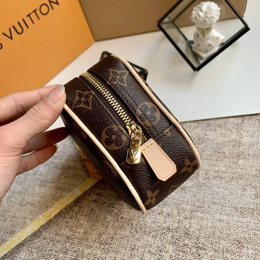 L0vis Vvtt0n Monogram Trousse Toilette Clutch Replica M47522