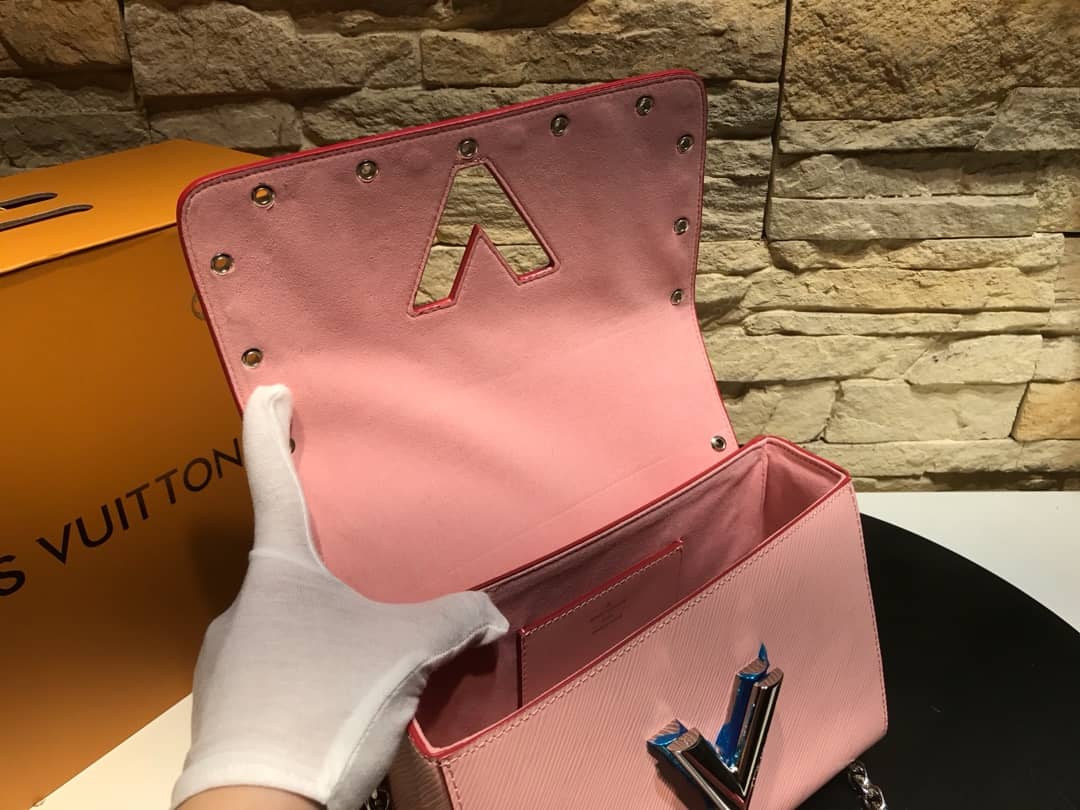 L0vis Vvtt0n Twist MM Inspired Chain Shoulder Bag