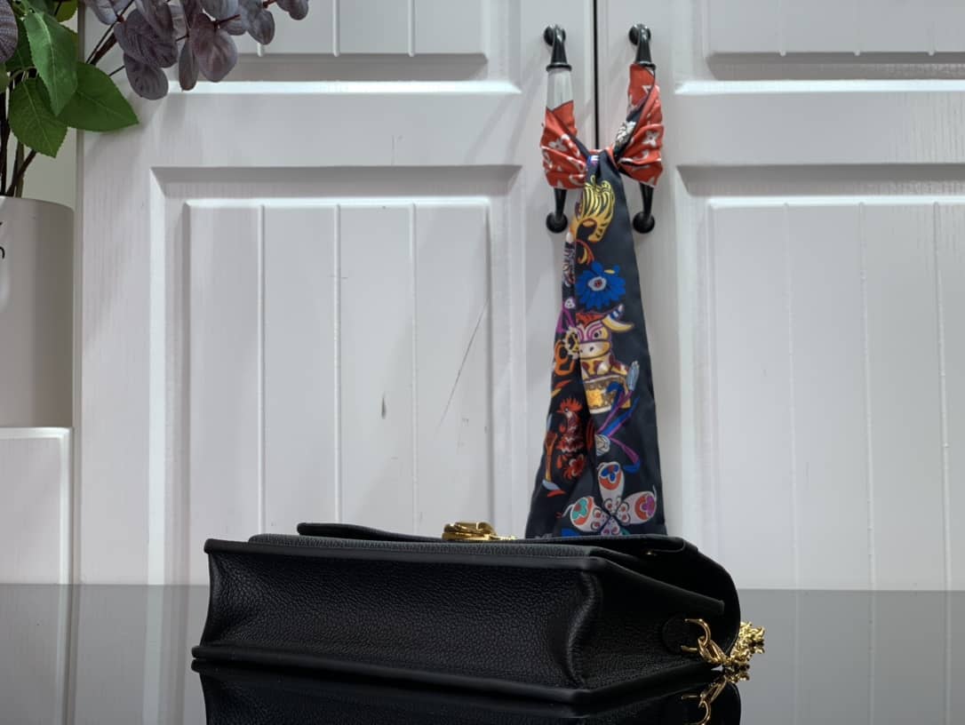 Best Replica L0vis Vvtt0n Vavin Chain Empreinte Leather Replica Bag Black M63398(ColaReps)