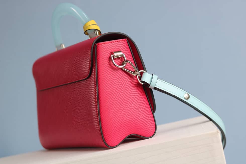 L0vis Vvtt0n Epi Twist PM Chain Red M50332 Replica Crossbody Bag