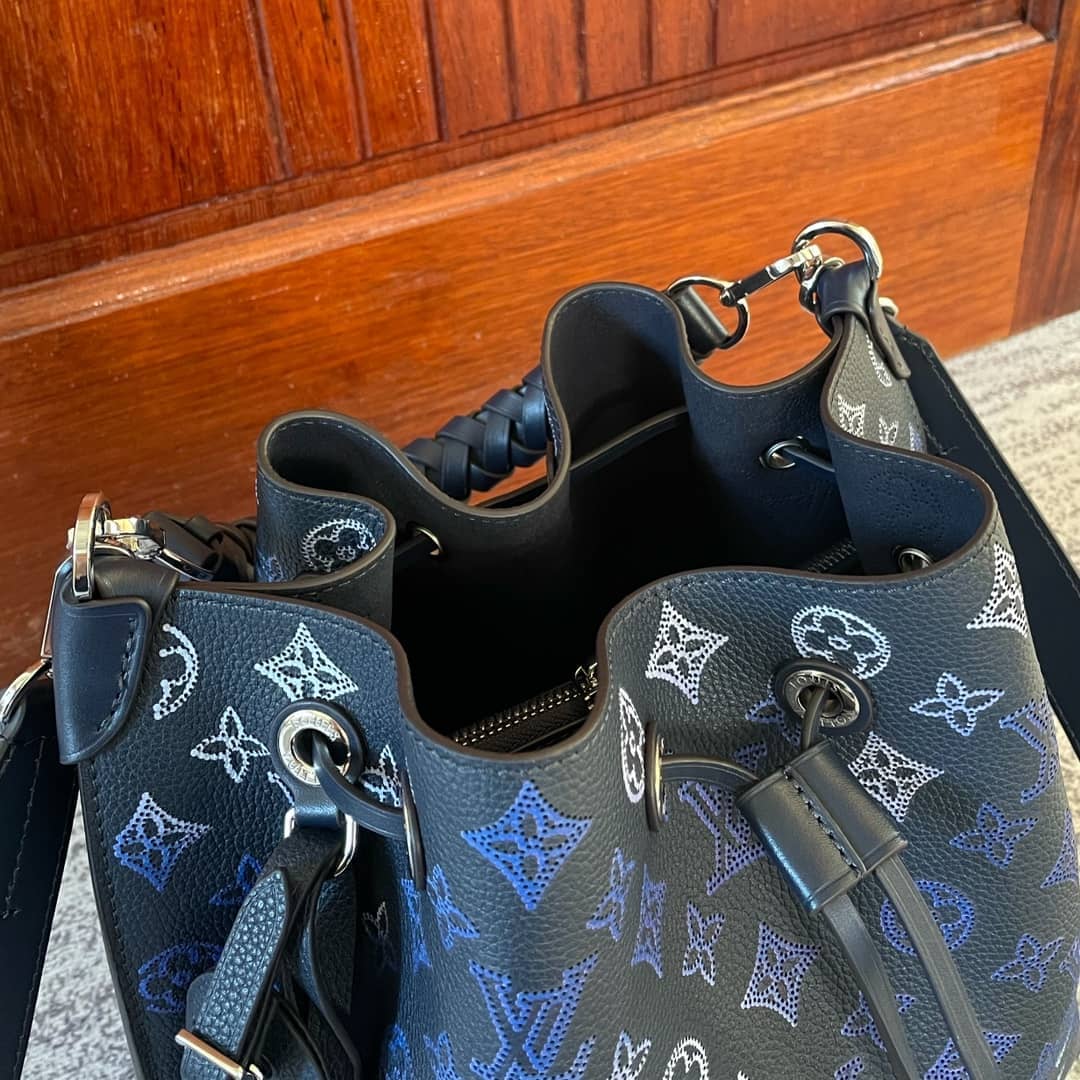 L0vis Vvtt0n Mahina Perforated Calfskin Muria Dark Blue M59554 Replica Bucket Bag