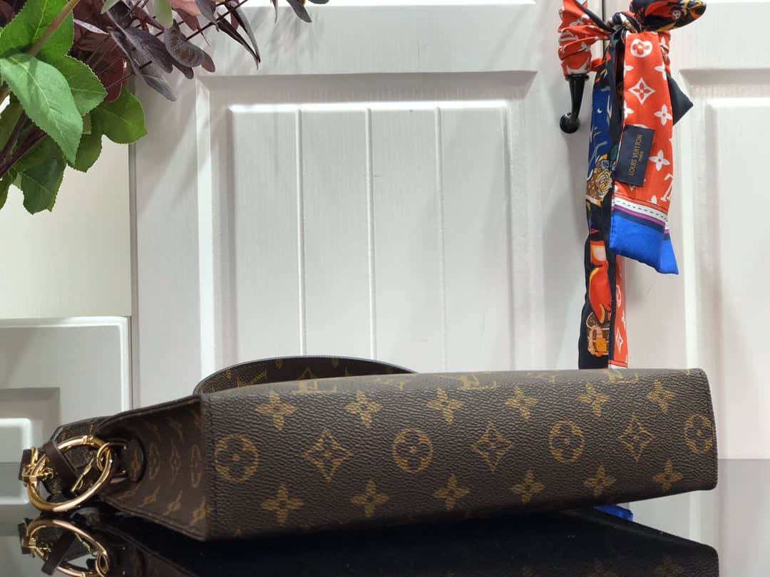 L0vis Vvtt0n Toiletry Monogram Canvas Pouch Replica M47542