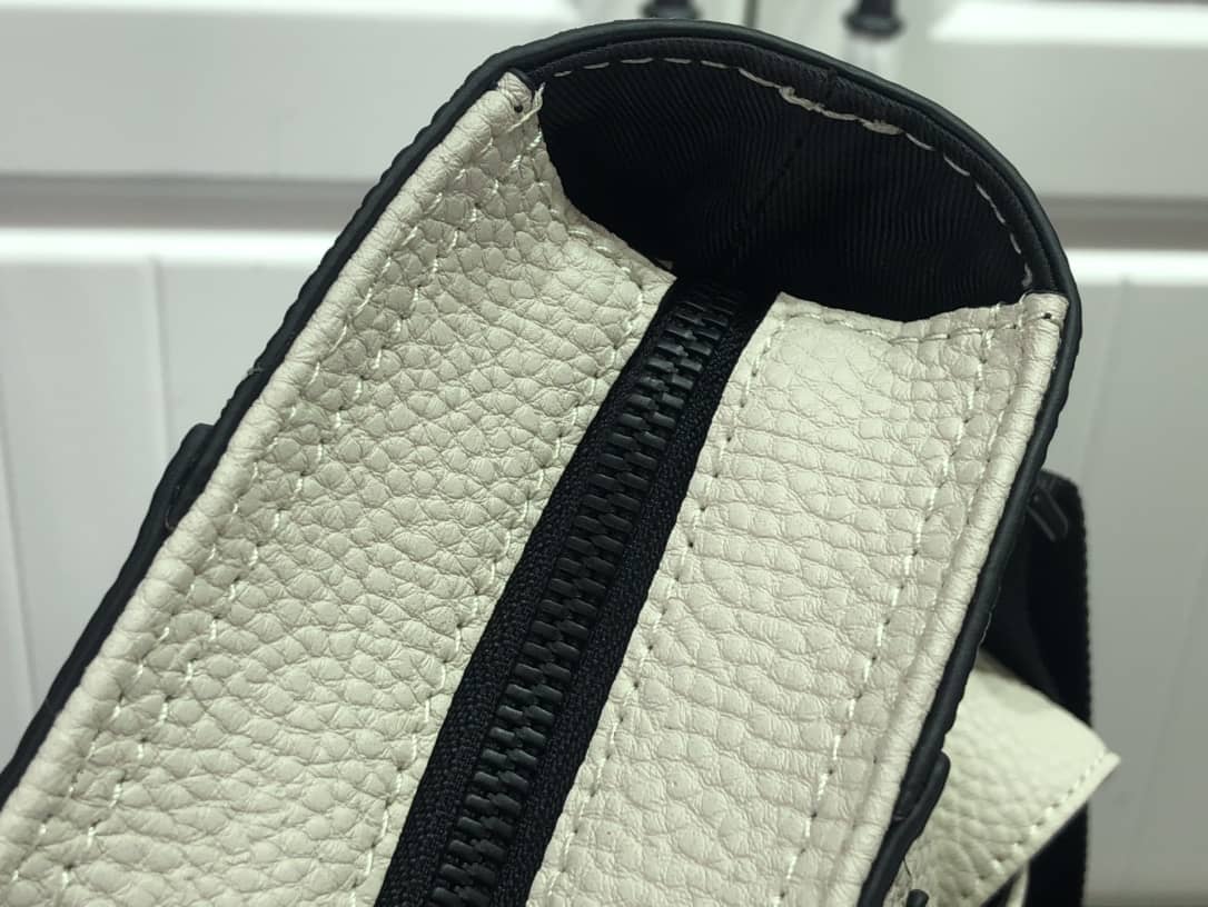 L0vis Vvtt0n Christopher Tote Replica M58479