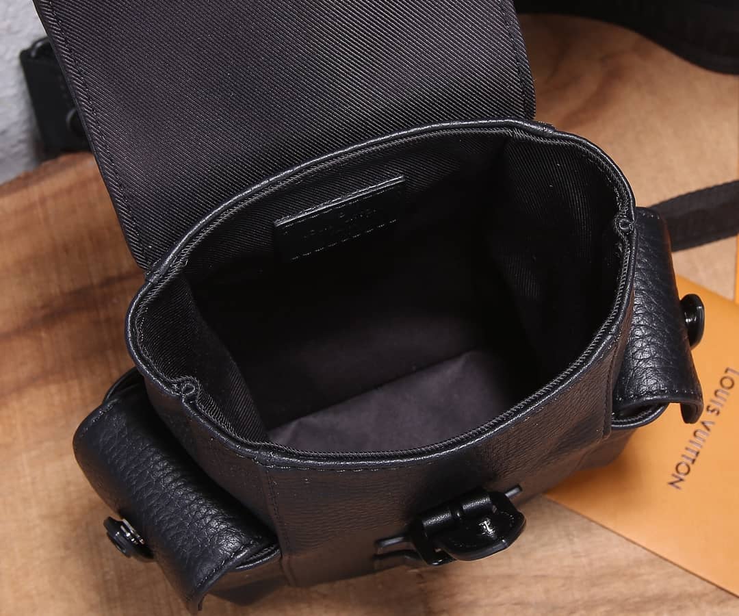 L0vis Vvtt0n Christopher XS Replica Backpack Black M58495