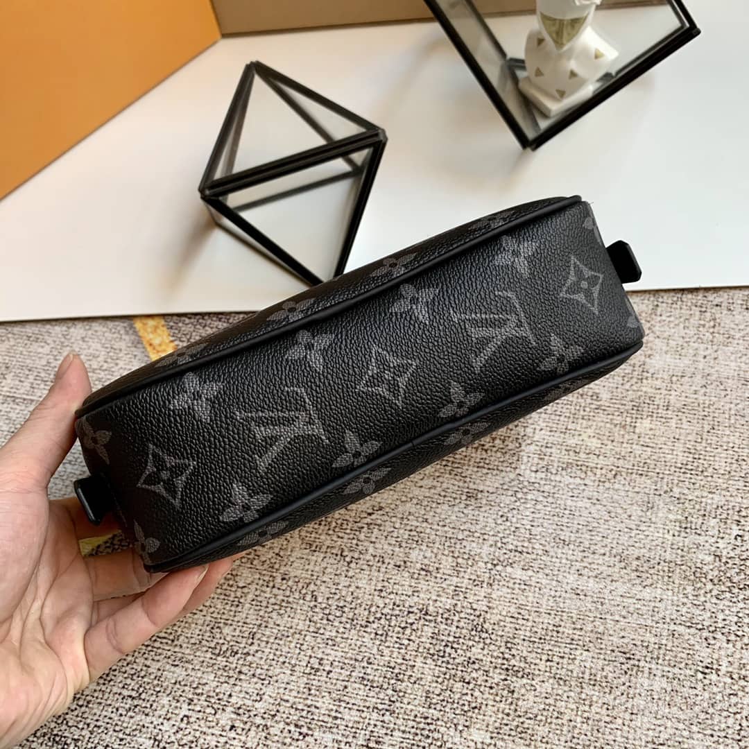 L0vis Vvtt0n Monogram Trousse Toilette Clutch Replica Black M47522