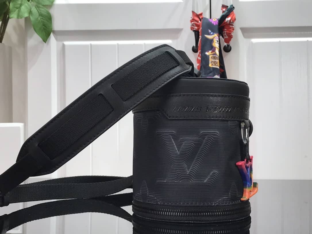 L0vis Vvtt0n 2054 Expandable Polochon Replica Bucket Bag M45604