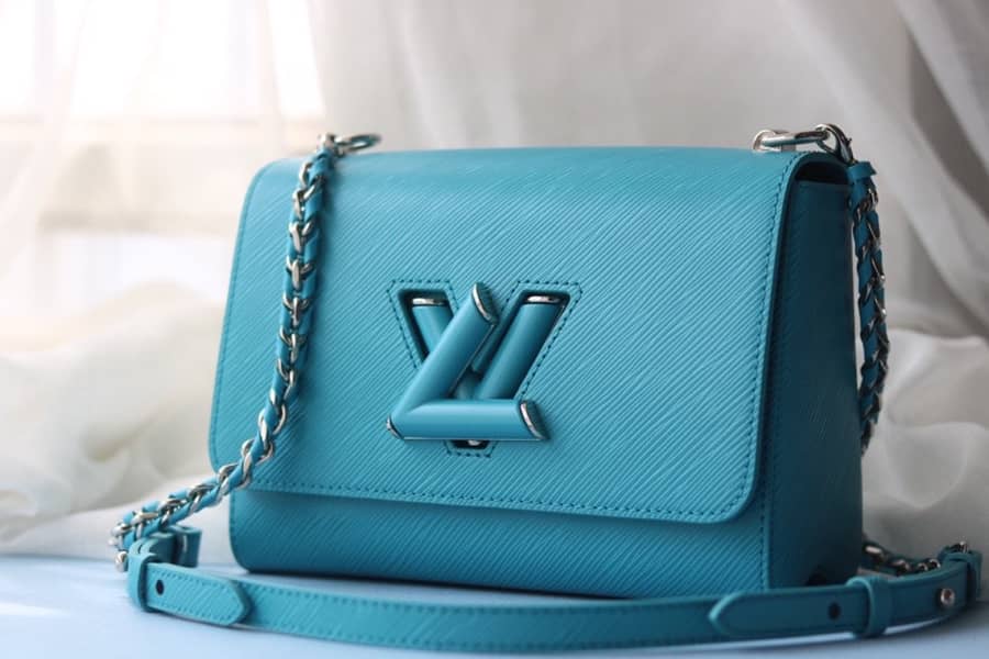 L0vis Vvtt0n Twist MM Chain Leather Replica Bag Green M50282