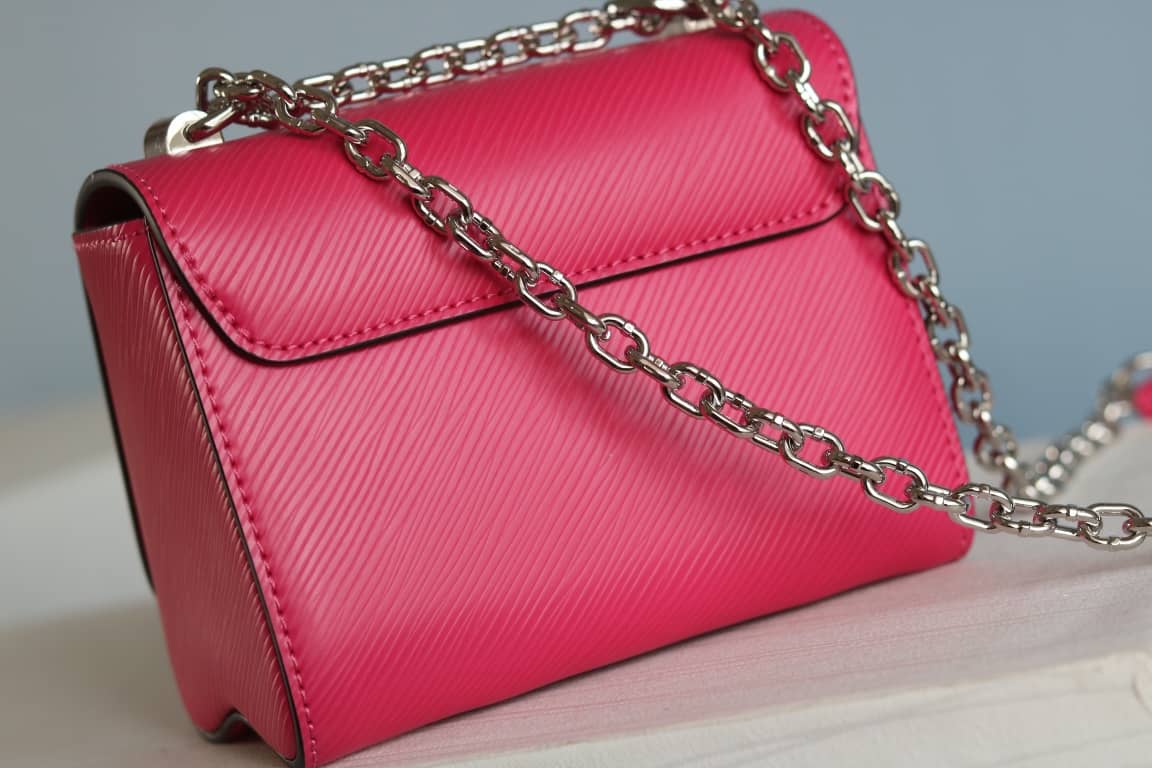 L0vis Vvtt0n Replica Twist MM Epi Leather Bag Red