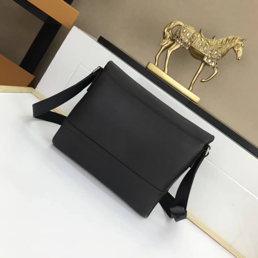 L0vis Vvtt0n Canyon PM Utah Leather Messenger Bag Replica M54962