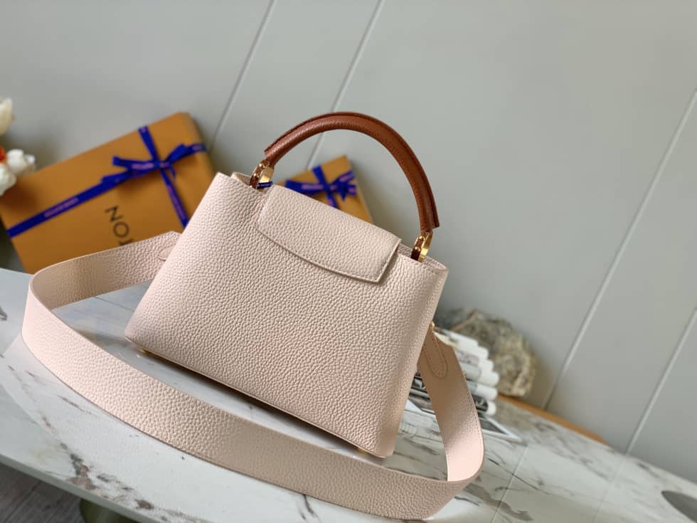 L0vis Vvtt0n Capucines Taurillon Leather Shoulder Bag Replica