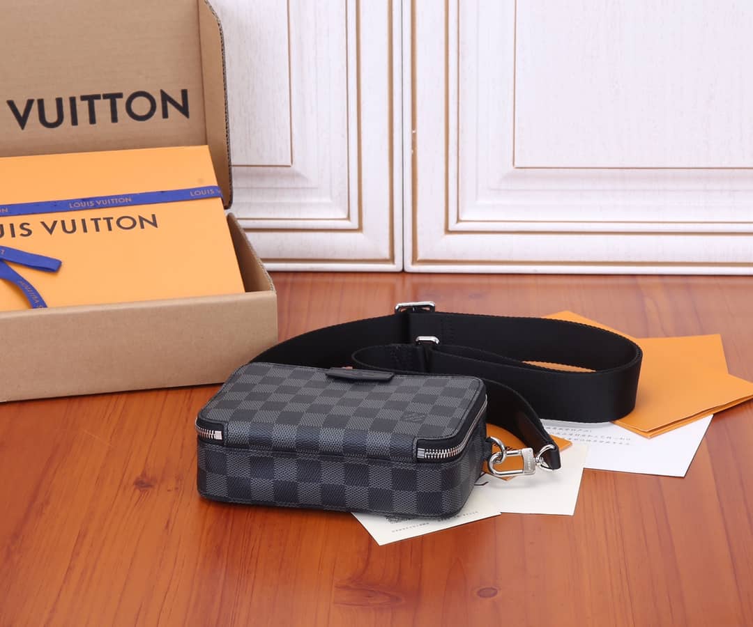 L0vis Vvtt0n Alpha Wearable Wallet Canvas Replica N60418