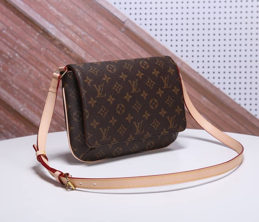 L0vis Vvtt0n Musette Tango Short Strap Replica Shoulder Bag M51257