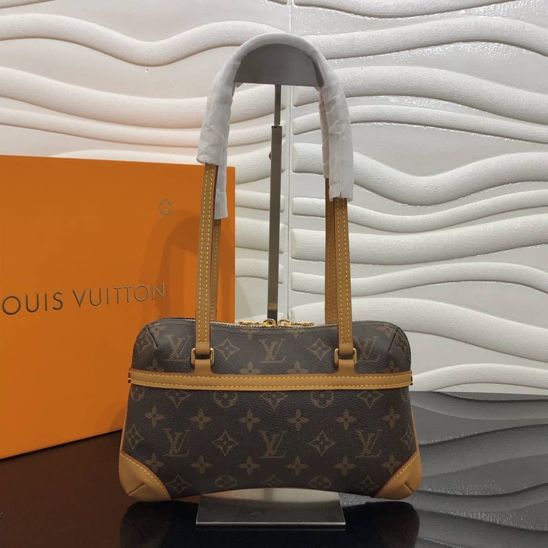 L0vis Vvtt0n Monogram Mini Kusan Shoulder Bag Replica M51143