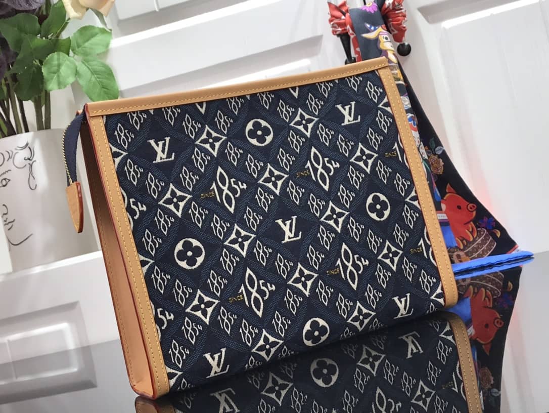 L0vis Vvtt0n Since 1854 Poche Toilette Bag Replica M80306