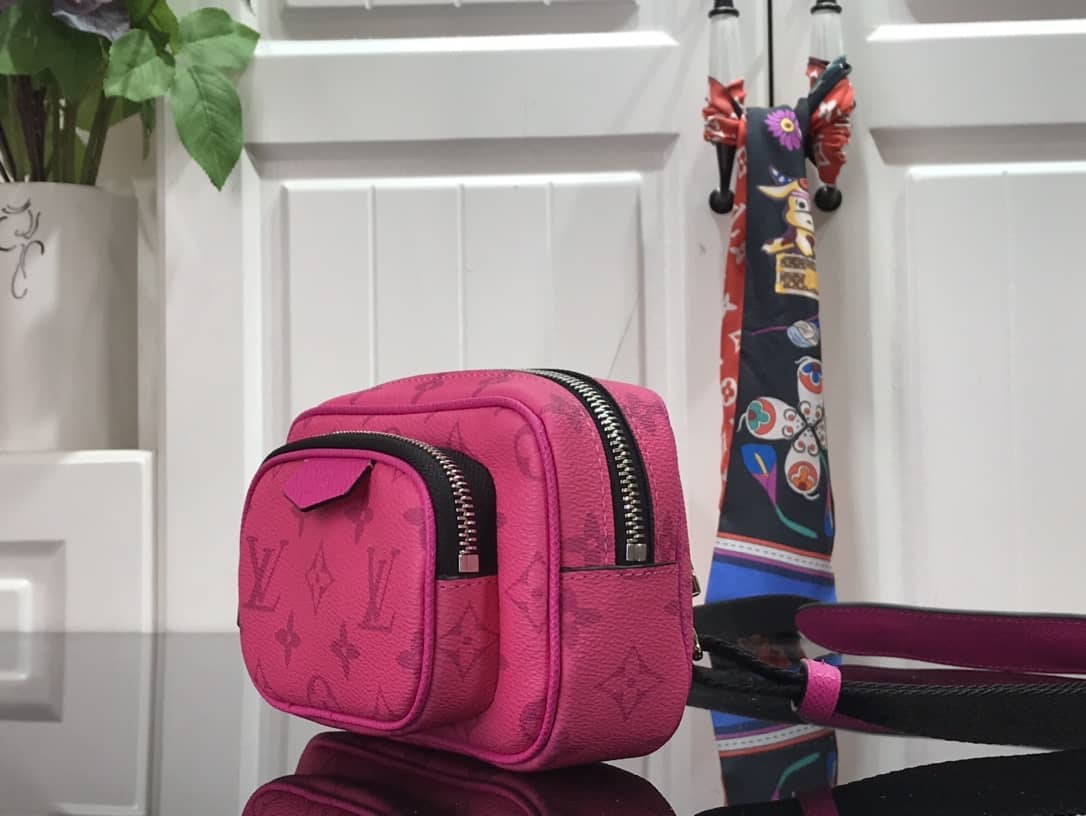 L0vis Vvtt0n Outdoor Replica Pochette Monogram Eclipse Pink M30755