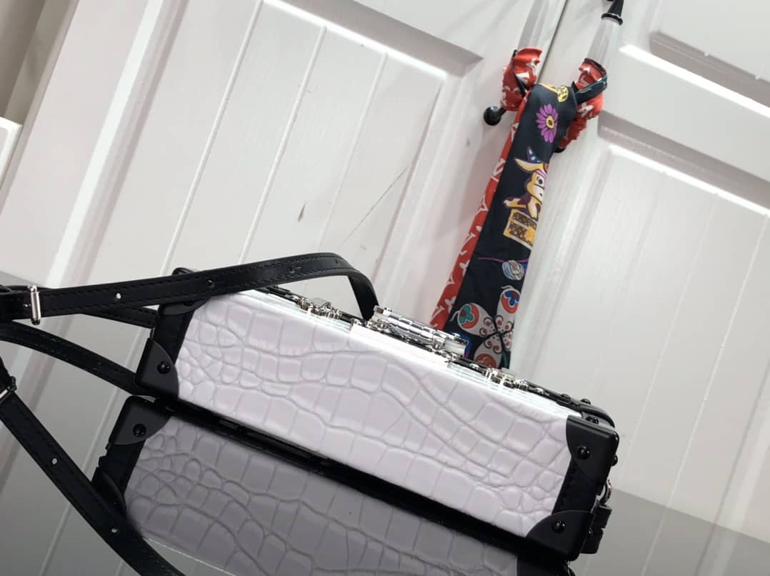 L0vis Vvtt0n Petite Malle Brilliant Alligator Leather Replica Handbag White N93817
