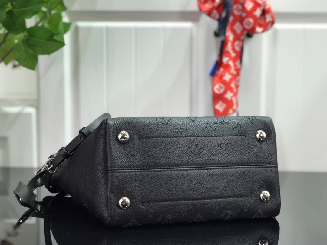 L0vis Vvtt0n Mahina Hina PM Leather Tote Replica Black M54353