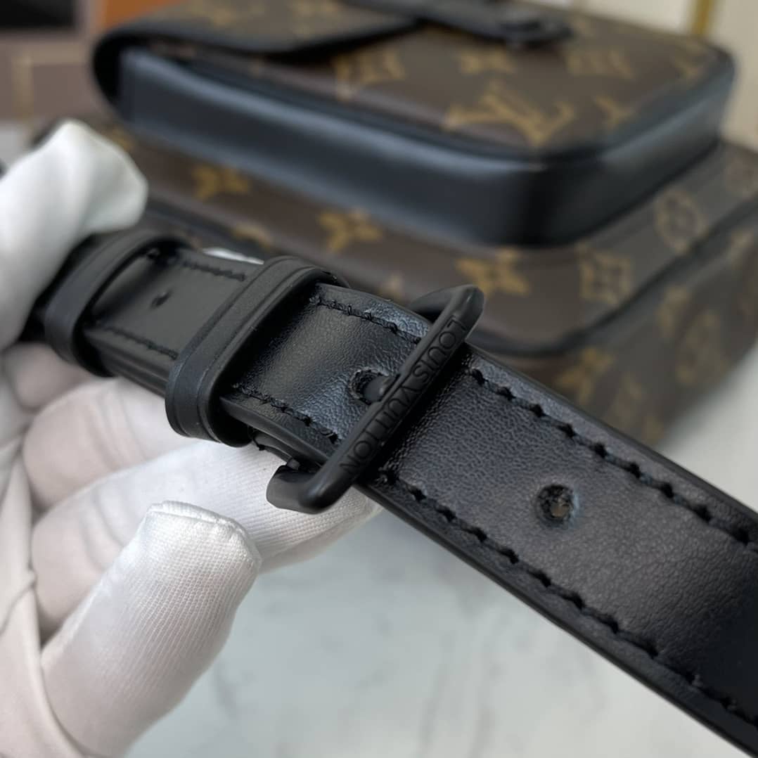 L0vis Vvtt0n Virgil Abloh Christopher Wearable Replica Wallet M69404
