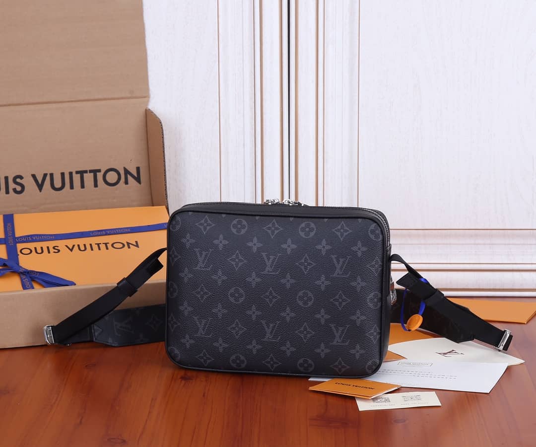L0vis Vvtt0n Taigarama Canvas Messenger Bag Replica M30233