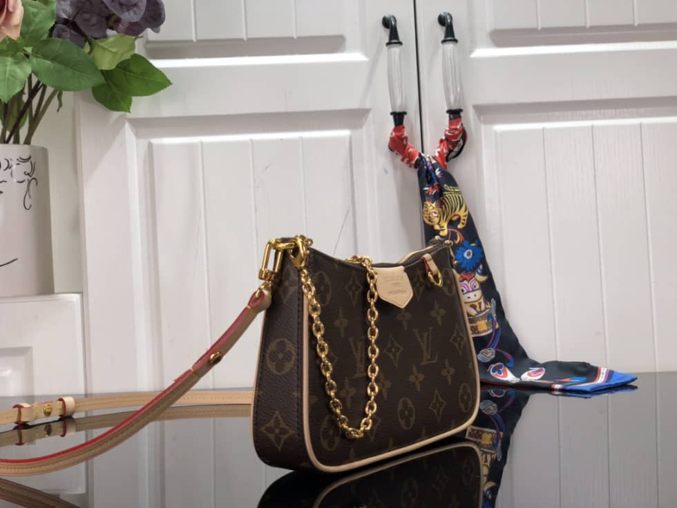 L0vis Vvtt0n Easy Pouch On Strap Monogram M81066 Replica