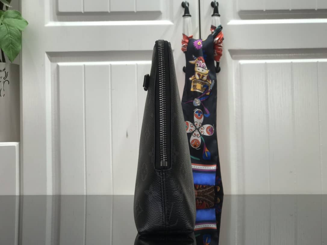 L0vis Vvtt0n Monogram Eclipse Canvas Replica Pouch Black M60417