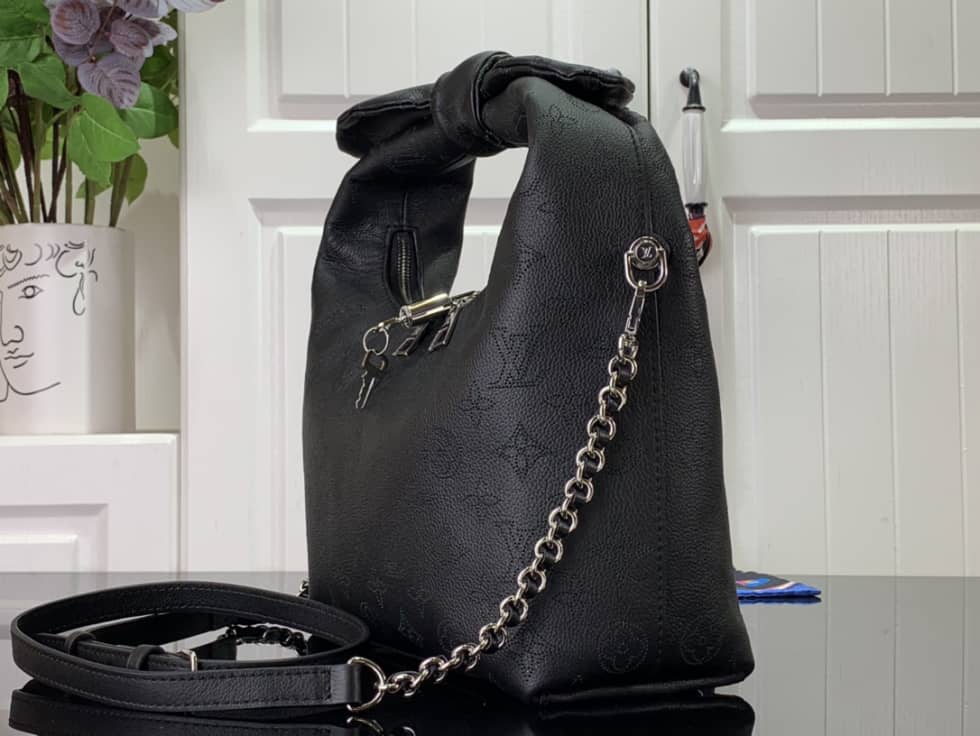 L0vis Vvtt0n Why Knot PM Mahina Leather M20701 Replica Hobo
