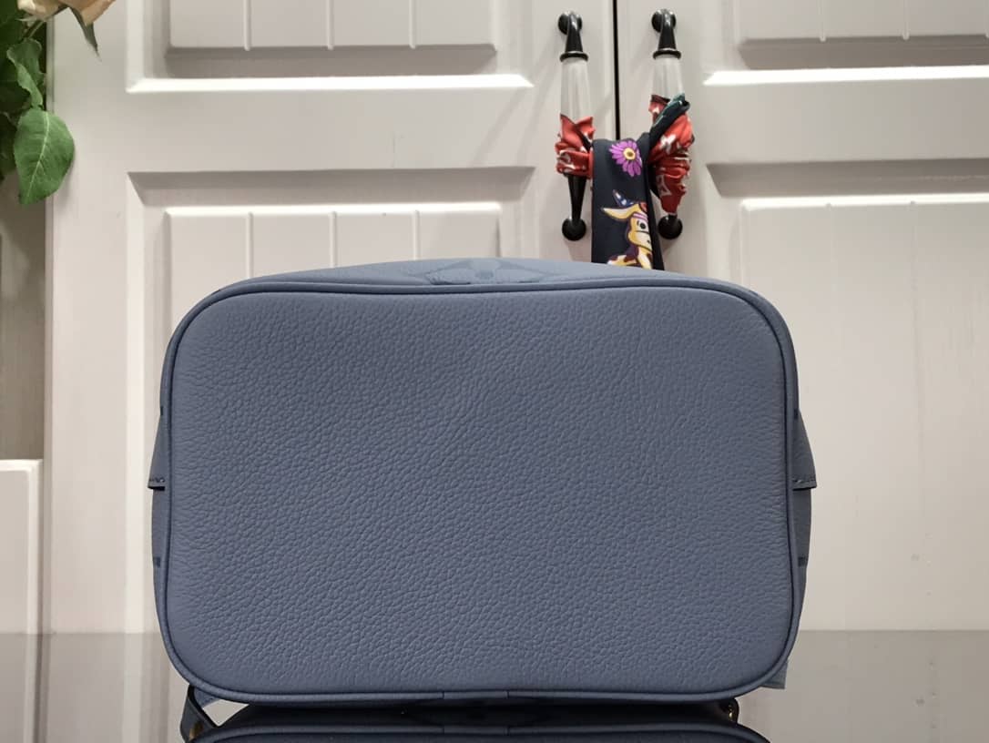 L0vis Vvtt0n Neo Noe Monogram Leather Replica Shoulder Bag Blue M45709