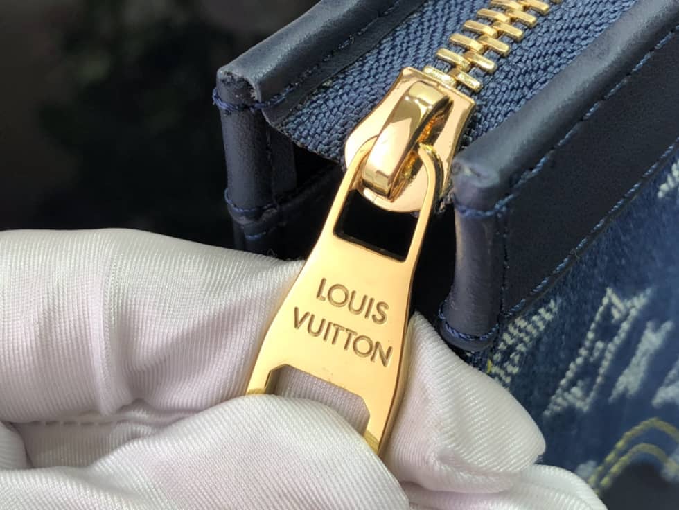 L0vis Vvtt0n Pochette Dupe x Nigo Voyage MM Monogram Blue M45961