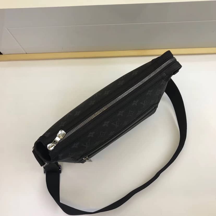 L0vis Vvtt0n Odyssey Messenger PM Bag Replica Black M44223