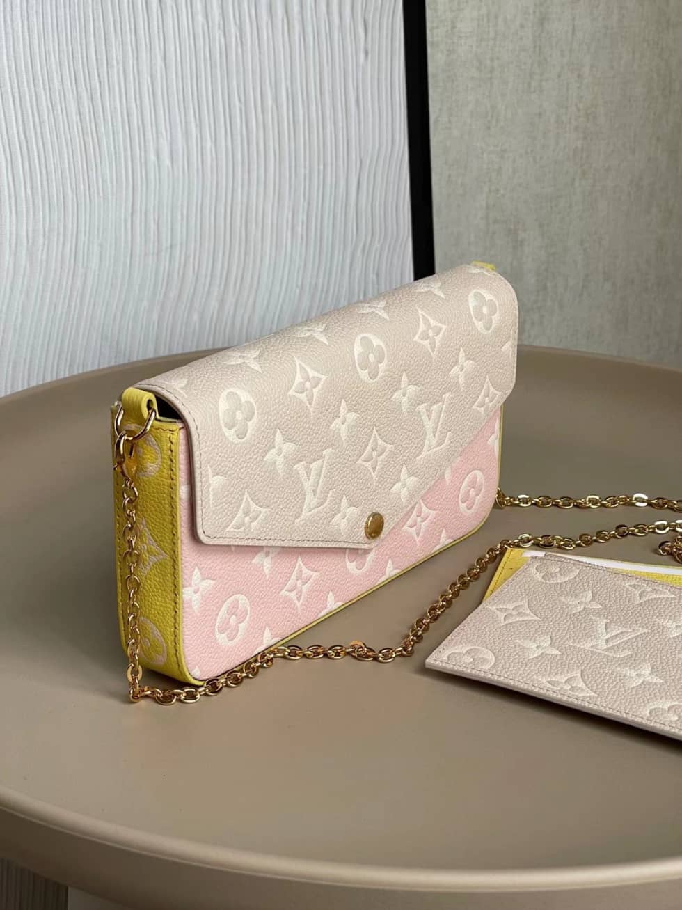 L0vis Vvtt0n Pochette Felicie Monogram Empreinte Pink Beige M81359 Replica