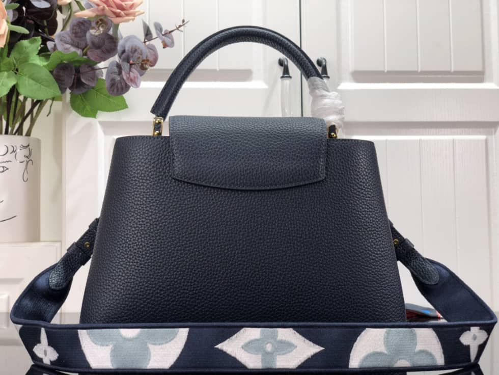 L0vis Vvtt0n Capucines MM Black M59597 Replica Shoulder Bag