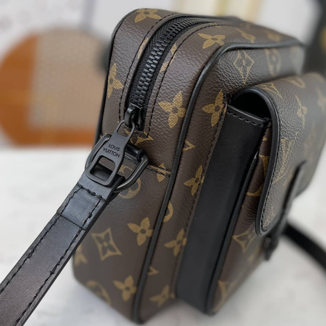 L0vis Vvtt0n Virgil Abloh Christopher Wearable Replica Wallet M69404