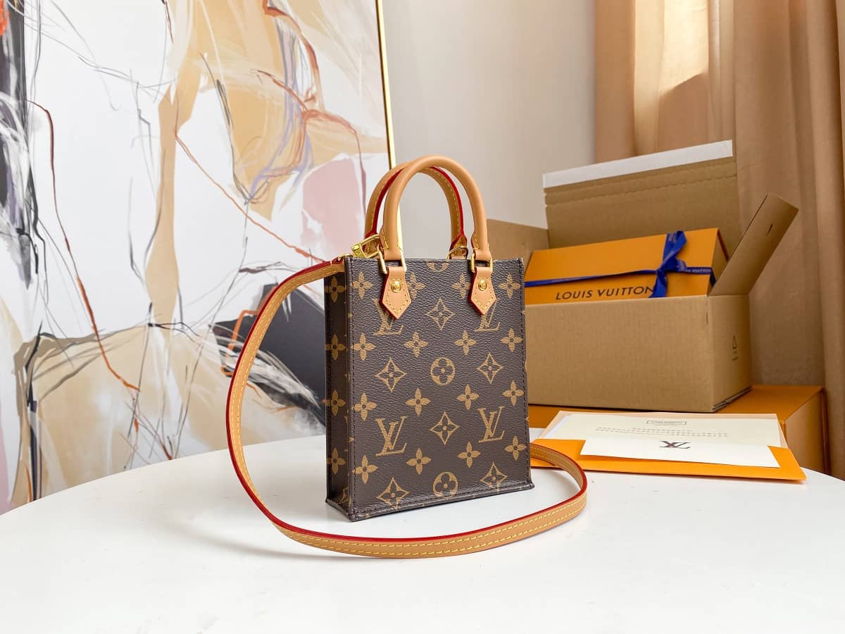 L0vis Vvtt0n Monogram Petit Sac Plat 2Way Replica Shoulder Bag M69442