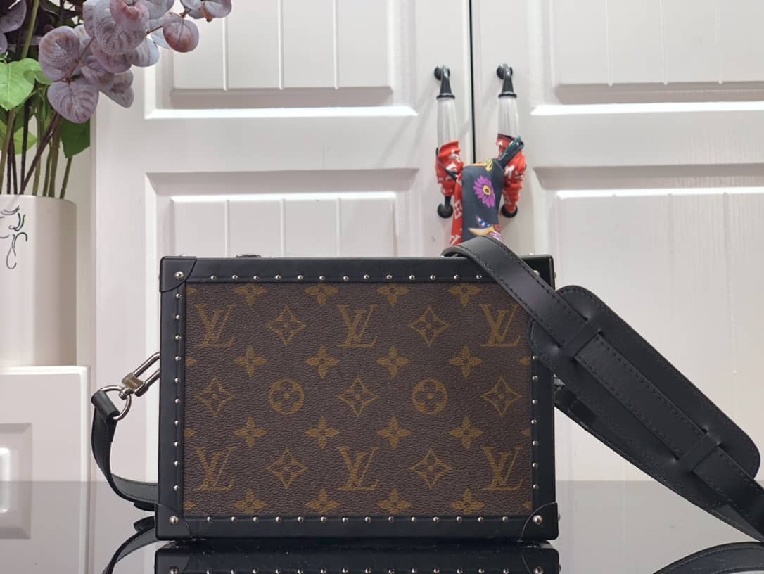 L0vis Vvtt0n Monogram Massacar Canvas Clutch Box Replica